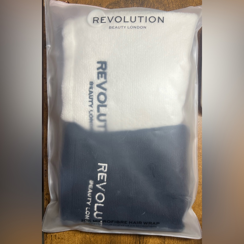 Revolution Microfibre Hair Wrap Black & White.